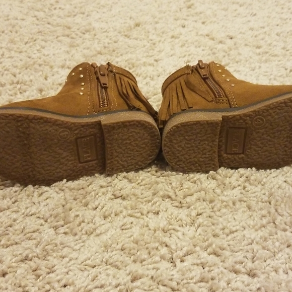 Brown Fringe Boots for Toddler Girl - Picture 3 of 3